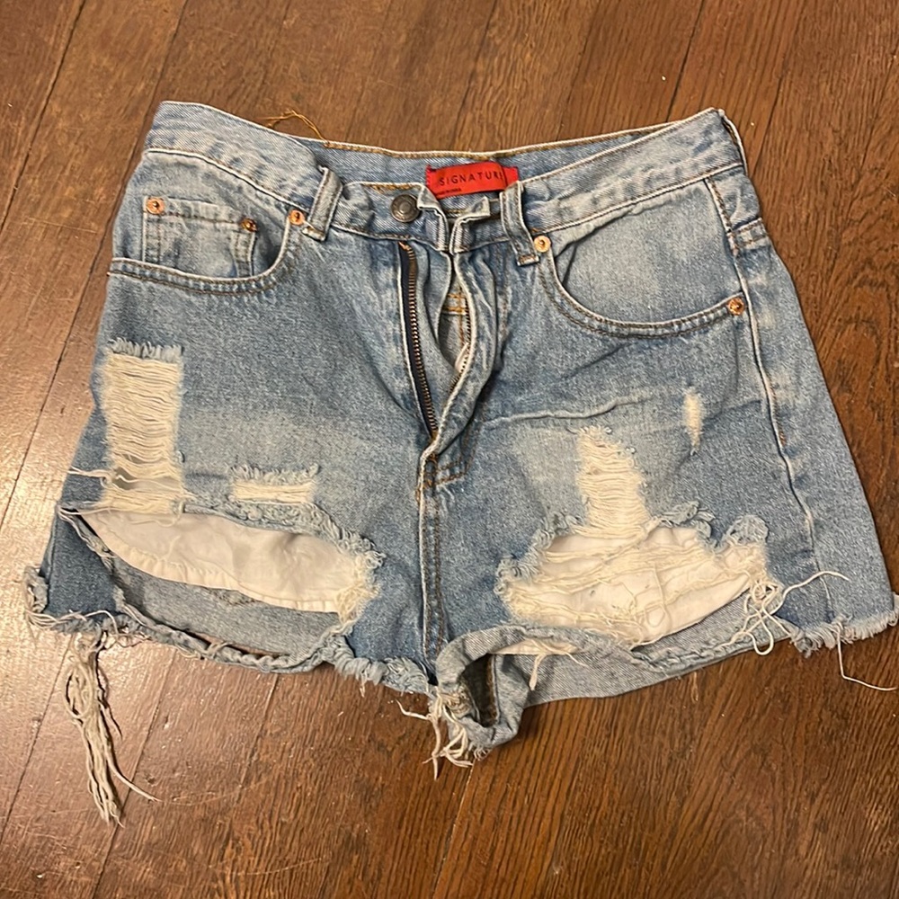 Signature By Levi’s jean shorts